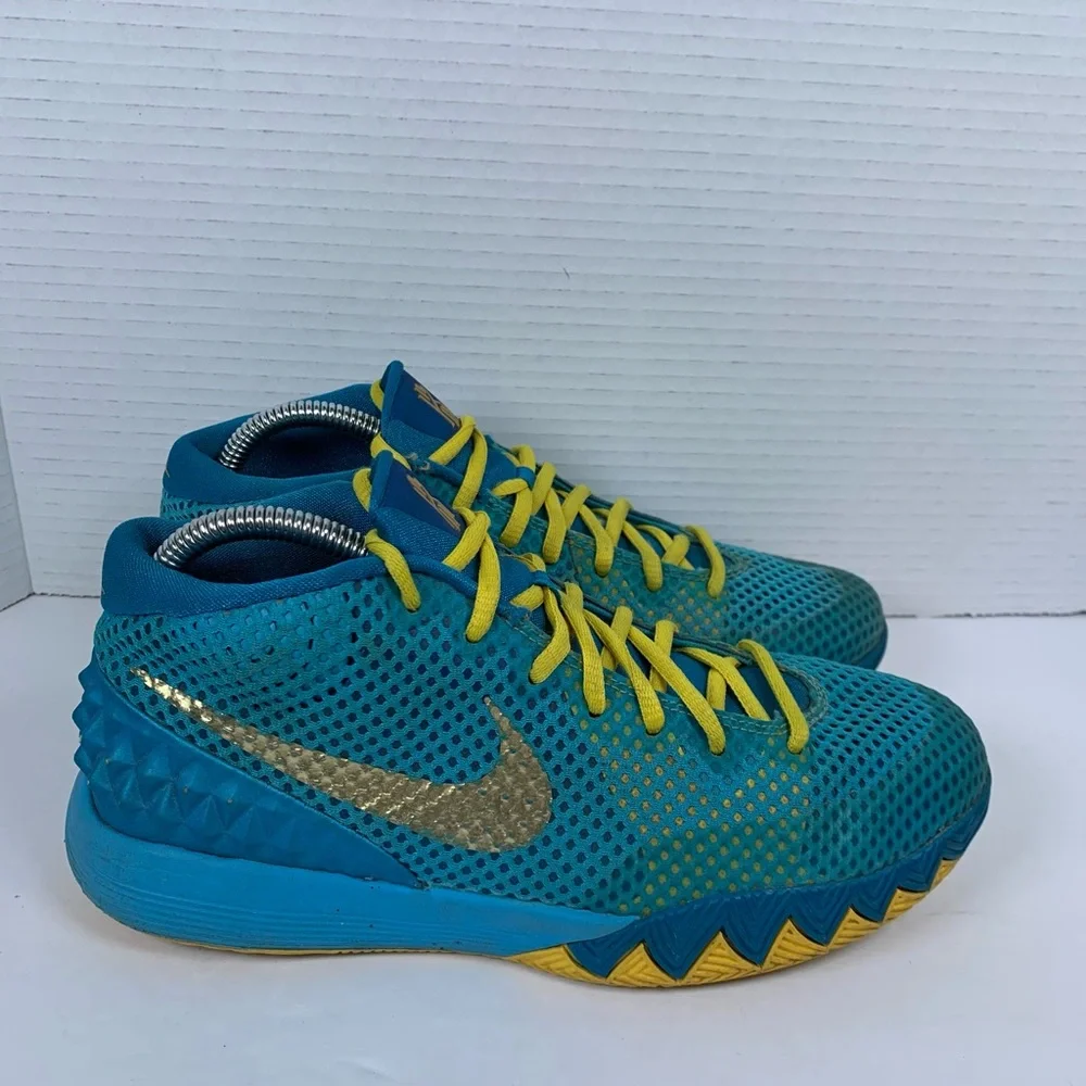 Nike Youth Kyrie 1 Australia Basketball Shoes Size 7Y Blue 717219-494 (S385)